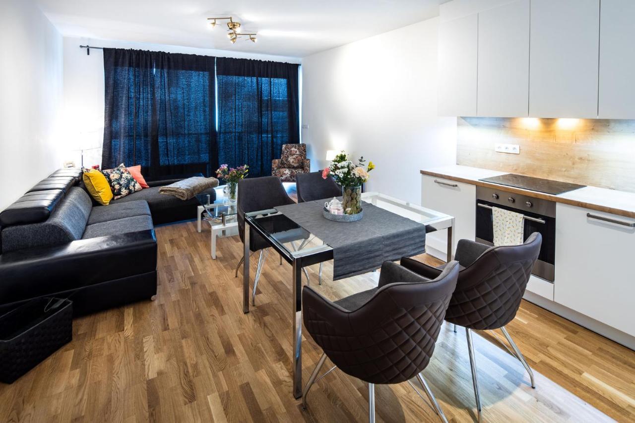 Silvie Apartments - Zlate Terasy Olomouc Bagian luar foto