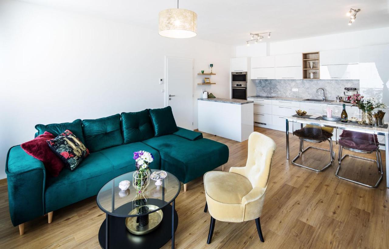 Silvie Apartments - Zlate Terasy Olomouc Bagian luar foto