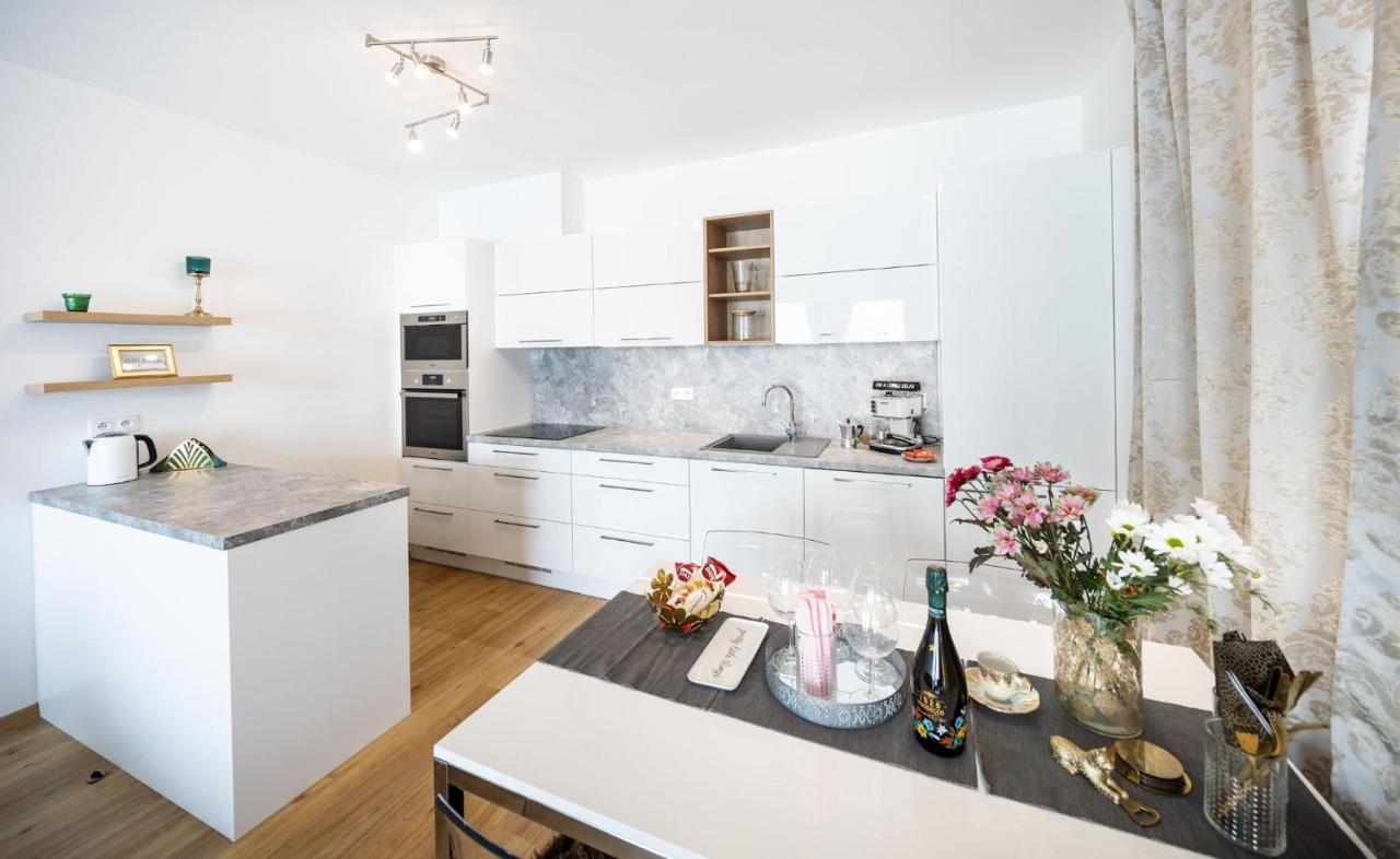 Silvie Apartments - Zlate Terasy Olomouc Bagian luar foto