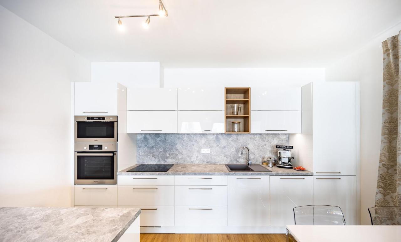 Silvie Apartments - Zlate Terasy Olomouc Bagian luar foto