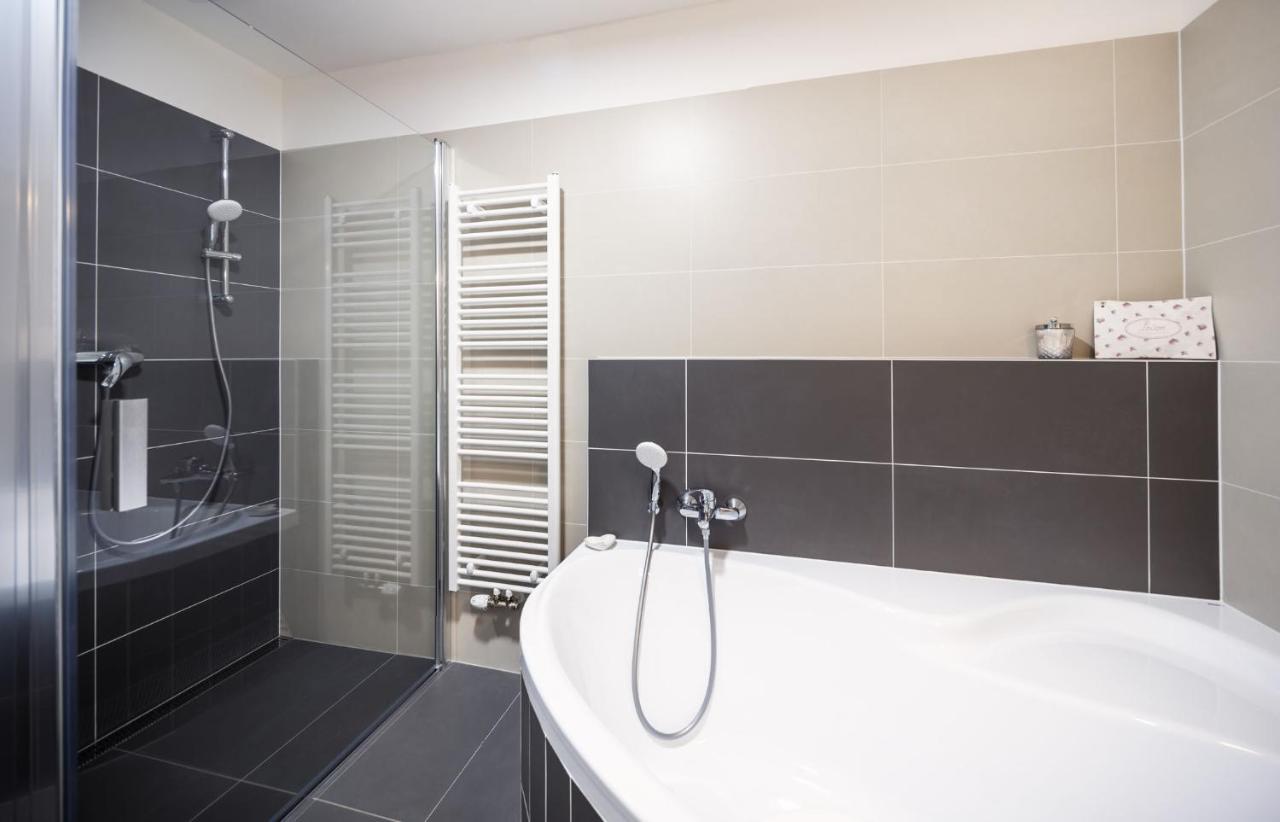 Silvie Apartments - Zlate Terasy Olomouc Bagian luar foto
