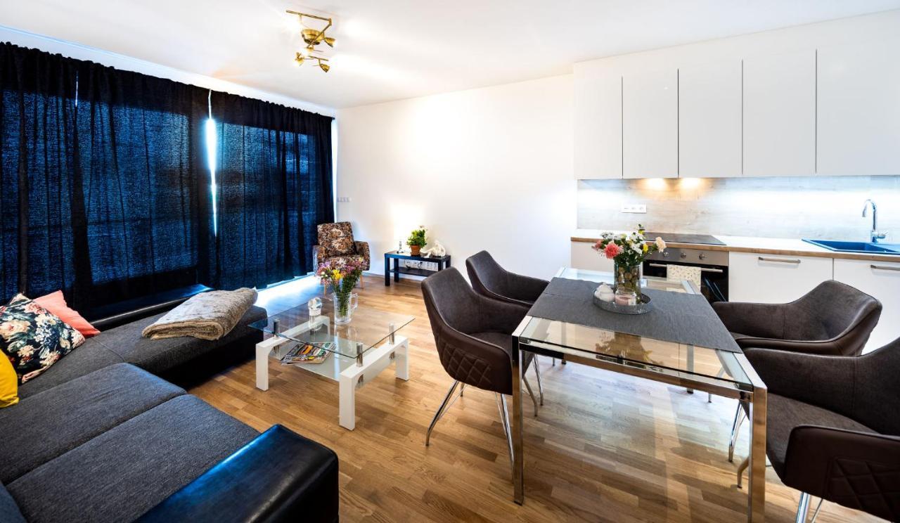 Silvie Apartments - Zlate Terasy Olomouc Bagian luar foto
