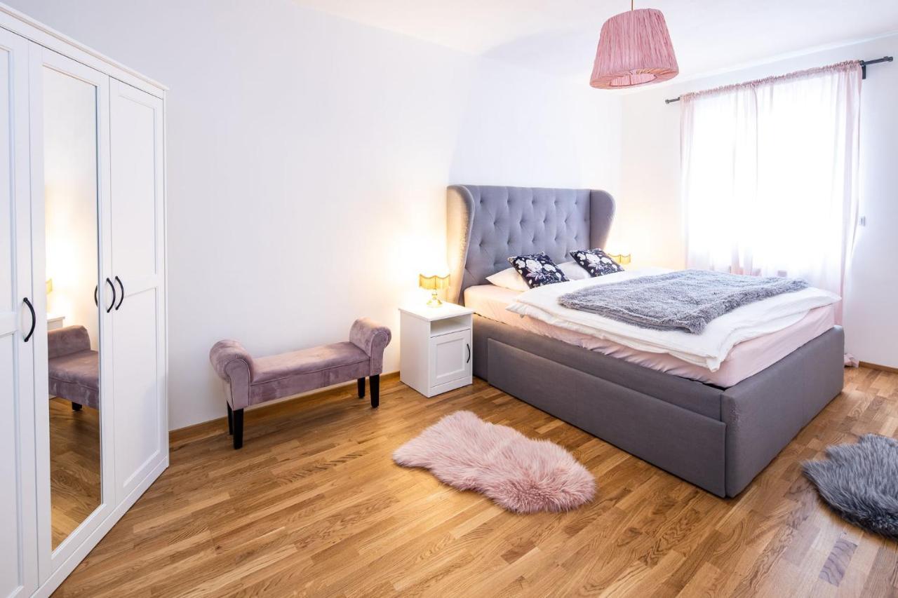 Silvie Apartments - Zlate Terasy Olomouc Bagian luar foto